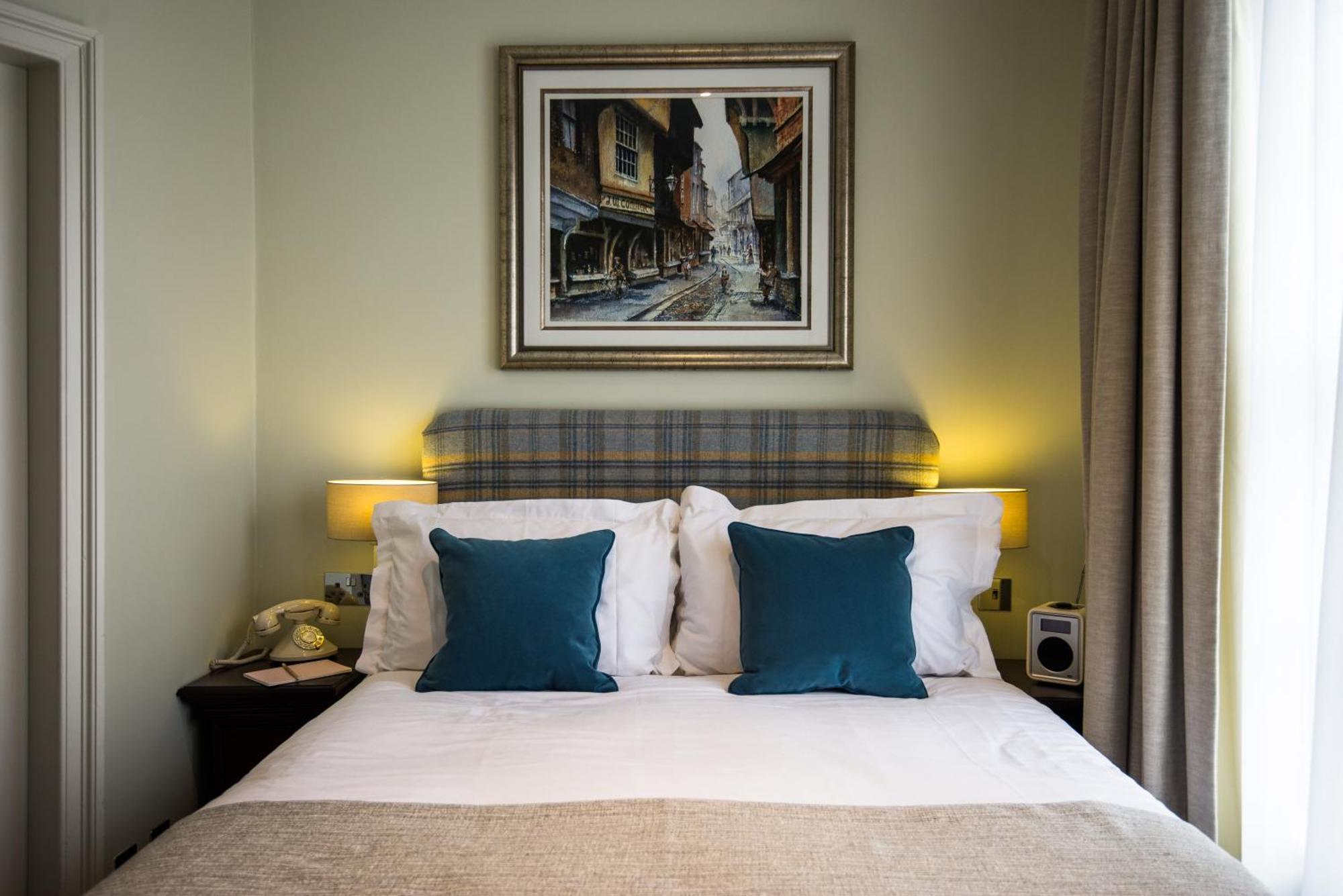 Judge'S Lodging York Exterior foto A bedroom at the hotel