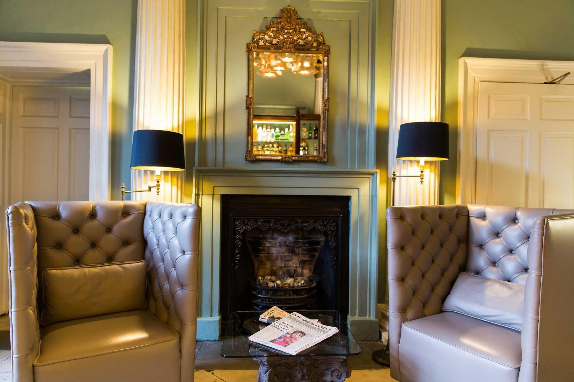 Judge'S Lodging York Exterior foto The Drawing Room at The Old Bank Hotel