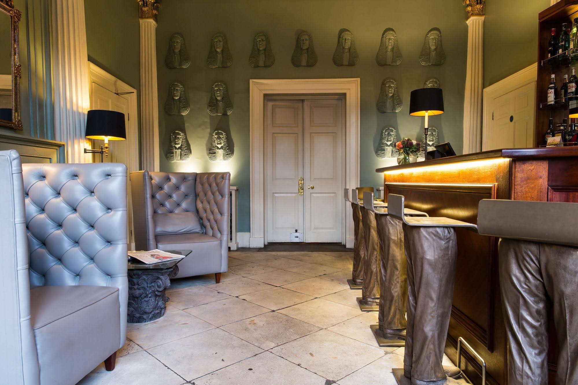 Judge'S Lodging York Exterior foto The bar at the hotel